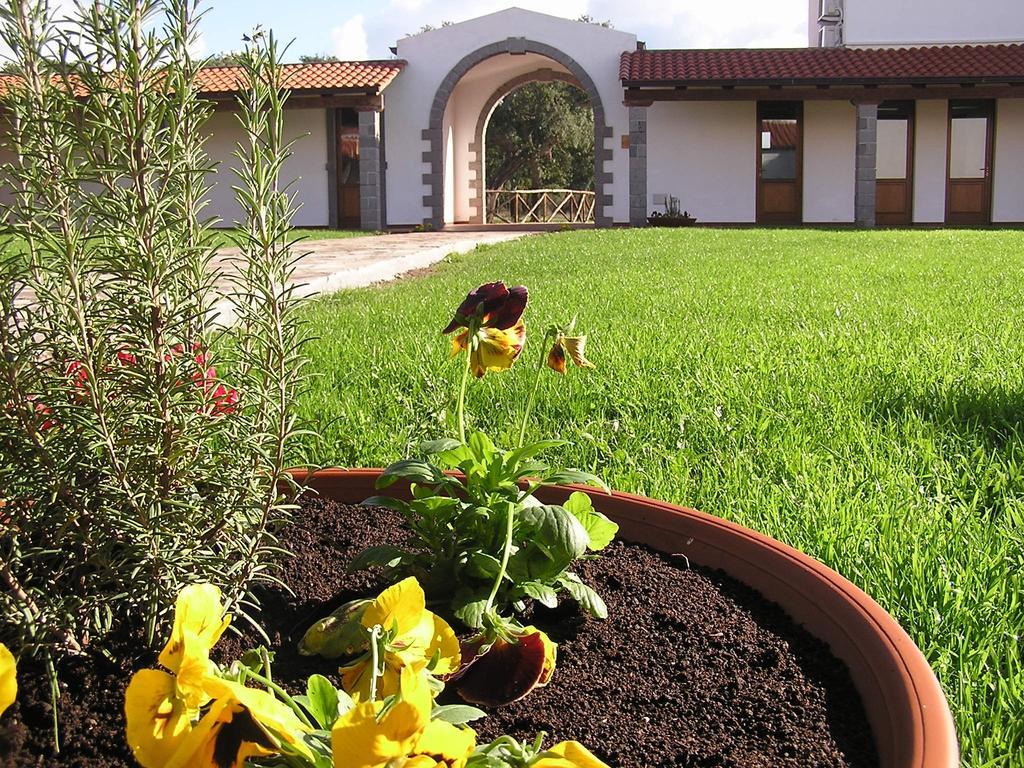 Hotel Su Baione Abbasanta Exterior photo